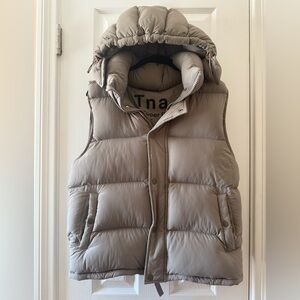 Aritzia gently used The Super Puff Vest